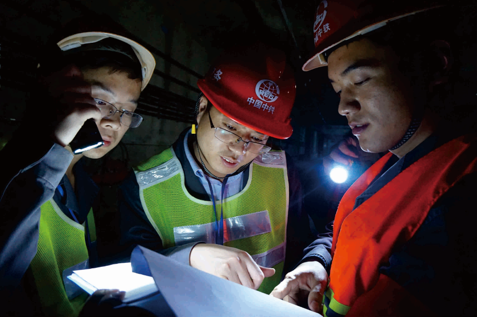 3《攻關》  袁玉柳.png