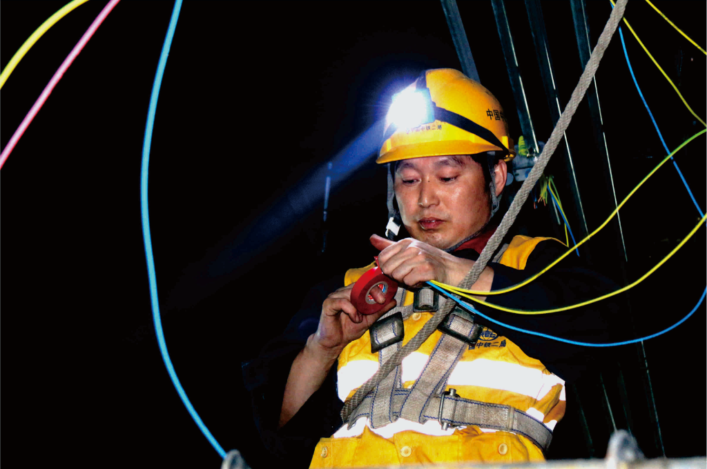 4《穿針引線》  張冀川.png